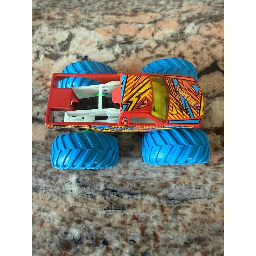 Hot Wheels Monster Jam Monster Trucks Torque Terror 1:64 Glow in the Dark